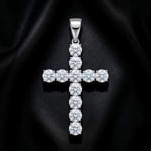 Colgante de Cruz Radiante Premium con Acabado Plateado y Piedras de Circonita Cúbica, Joyería Religiosa de Lujo - Product Image 4