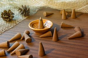 Conos de incienso de aromaterapia natural Fragancia de larga duración para meditación Yoga Relajación y purificación de aire en el hogar - Product Image 3