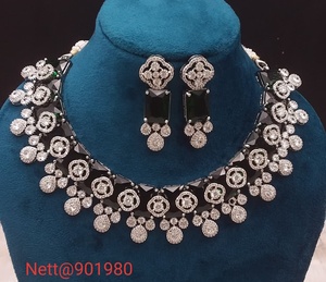 Ensemble de bijoux en diamants américains radiants pour femmes Collier élégant avec boucles d'oreilles Bijoux parfaits pour rehausser toute tenue élégante - Product Image 6