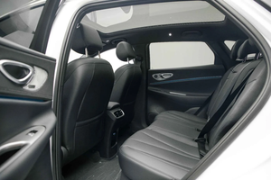 รถ SUV ไฟฟ้าสุดหรู Sealion 06 รุ่นปี 2025 สีขาว ไมล์ 0 กม./ชม. ราคาคุ้มค่า พร้อมระบบนำทาง รุ่น Build Dreams Plus ขับเคลื่อนล้อหลัง - Product Image 4