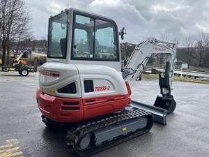 รถขุดขนาดเล็กตีนตะขาบ Takeuchi TB235-2 ปี 2021 เครื่องยนต์ Yanmar ปั๊มไฮดรอลิก Huade มอเตอร์แบริ่ง เกียร์บ็อกซ์ ประสิทธิภาพสูง - Product Image 5