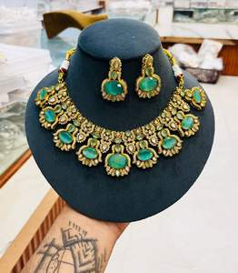 Ensemble de collier Moissanite Kundan de qualité supérieure avec pierre hydro pour les femmes parfait pour le mariage, ensemble de collier de luxe pour les fêtes - Product Image 1