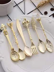 Ensemble de couverts métalliques exclusifs pour collection de vaisselle design, créant un style de repas sophistiqué et raffiné - Product Image 2