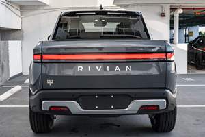 Rivian R1T Adventure Edition 2023, Quad-Motor AWD, Batterie de grande capacité, El Cap Granite - Product Image 4