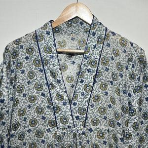 เดรสยาวพิมพ์ลายดอกไม้หลากสีผ้าฝ้ายพรีเมียมสำหรับผู้หญิง คอวี แขนสามส่วน สไตล์ชาติพันธุ์ ดีไซน์เนอร์คุรตี - Product Image 3