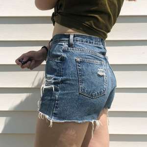 กางเกงยีนส์ขาสั้นทรงวินเทจ - Product Image 5