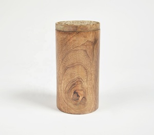 โหลไม้ทรงกระบอกพร้อมฝาแกะสลักทรงโถเก็บแบบหมุนได้โดยตรงจากโรงงาน - Product Image 3