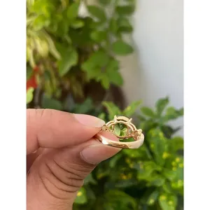 Anillo de Oro de 14k con Peridoto y Diamantes, Joyería Elegante para Mujer - Product Image 6
