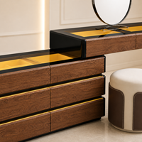Ensemble de coiffeuse moderne en chêne sur mesure, table de maquillage de luxe pour chambre à coucher avec miroir éclairé, tabouret et tiroirs de rangement pour hôtel et villa