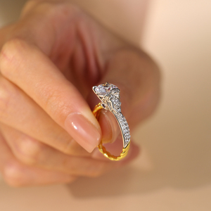 Jeulia Hug Me Virgo's Elegance <b>Gold</b>-Plated Claw-<b>Set</b> Geometric <b>Ring</b> - Product Image 4