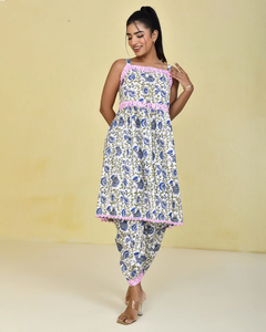 Robe bohème élégante en coton avec un design floral vintage et un style balançoire dos nu, parfaite pour les sorties décontractées en Inde - Product Image 2