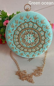 Nouvel arrivage Superbe pochette de soirée en satin multicolore à imprimé floral gaufré fait à la main pour femmes Sac à main avec chaîne en métal perlé - Product Image 3