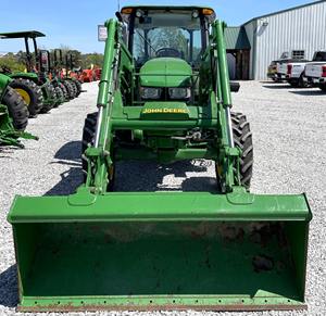 2017 John Deer 5085E con cargador y cubo de conexión rápida autonivelante, 2845 horas, 4x4, 85 HPDiesel Engine12x12TransmissionCupHolder - Product Image 5