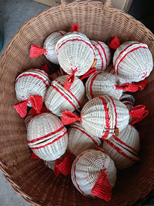 Les jouets en forme de bonbon en rotin naturel sont des jouets pour les jeunes enfants - Product Image 2