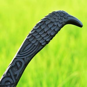 Hache en acier à haute teneur en carbone 1095 avec manche en bois, fibre de verre et plastique pour le camping, la coupe en plein air et le travail du bois - Product Image 5