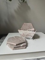 Ensemble de sous-verres hexagonaux en marbre rose avec support, modernes, effet flammé, grande dalle, imperméables, pour intérieur et villa