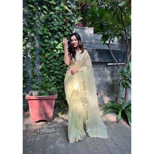 Look élégant de vêtements de mariage de marque Saree en organza et soie tissée avec chemisier et fabricant de travaux de broderie d'Inde - Product Image 1