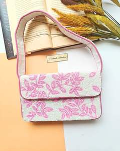 Bolso de Mano con Cuentas de Vidrio con Diseño Floral Tropical Certificado por MS Handicraft, Forma y Color Personalizados, Bolso Mexicano para Fiesta con Cadena Cruzada - Product Image 3