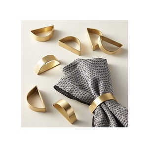 Anillo de Servilleta de Metal Dorado Hecho a Mano con Acabado de Lujo por Decor Impex, Diseños Artesanales para la Mesa - Product Image 2