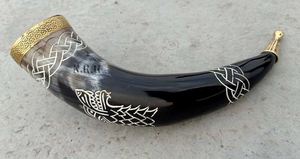 Corne de buffle sculptée à la main, style Viking, avec un design d'ange élégant, pour fêtes et festivals, et travail en laiton. - Product Image 3