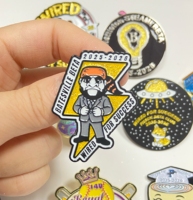 Badges à paillettes personnalisés en gros, créez votre propre logo, badges en émail doux et mignons en métal pour vêtements