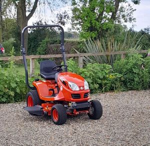 เครื่องตัดหญ้าแบบนั่งขับ Kubota G32-HD สำหรับตัดหญ้าคุณภาพเยี่ยม - Product Image 2