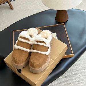 Bottes d'hiver chaudes antidérapantes en laine pour femmes, fabriquées sur mesure par des designers de haute qualité, et pantoufles en laine moelleuse. - Product Image 4