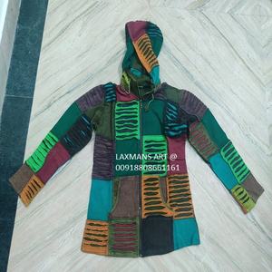 Chaquetas de invierno de algodón con cuello con capucha y cremallera diseño de retazos nepalíes de La India abrigo de invierno teñido con hilo - Product Image 3