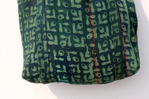 Kantha Market กระเป๋าใส่ของทำจากผ้าฝ้ายอินเดียแบบวินเทจแบบกลับด้านได้ทำด้วยมือ
