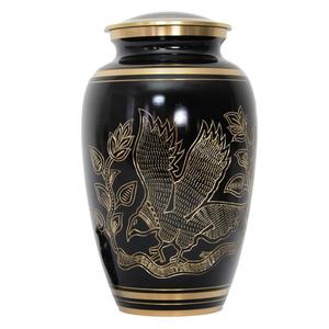 Urnas de cremación para adultos de latón de alta calidad con diseño de grabado de flores Urnas funerarias de metal con acabado de color dorado y negro - Product Image 4