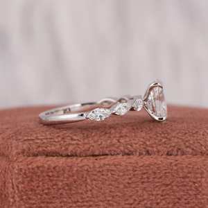 Anillo de compromiso de diamante cultivado en laboratorio de corte ovalado, anillo de oro blanco de 14K de diamante/anillo de regalo de aniversario para su esposa/regalo de cumpleaños - Product Image 6