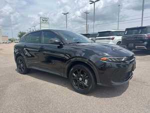 SUV hybride d'occasion 2024 Hornet R/T AWD avec sièges en cuir, intérieur foncé, pneus R18 et ACC - Product Image 3