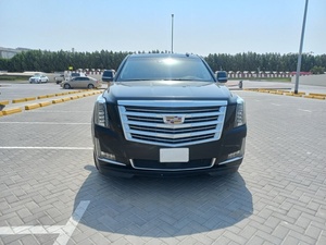 CA DILLAC ESCALADE 6.2L V8 FWD d'occasion 2016 avec sièges en cuir de taille de pneu R20 Moteur turbo - Product Image 2