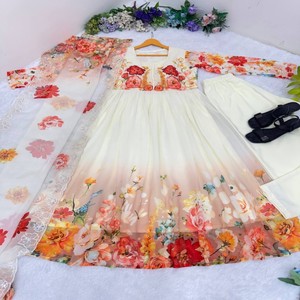 Conjunto de Vestido VASTRA COTTAGE con Pantalón, Georgette, Hecho a Mano, Seda Tabby, Estampado Digital, Dupatta, Bordado con Lentejuelas, Diseño de Diseñador - Product Image 5