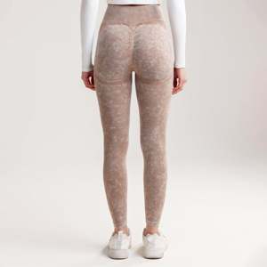 Leggings Optime XXL Caqui Sin Costuras de Spandex/Nylon, Cintura Alta Cruzada, Efecto Push-up, Elásticos en 4 Direcciones, Transpirables, Cintura Elástica - Product Image 2