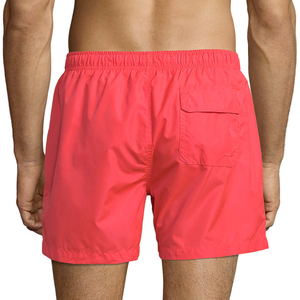 Shorts pour hommes au style urbain innovant, conçus pour un confort décontracté, avec une forme épurée et une présence mode contemporaine. - Product Image 6