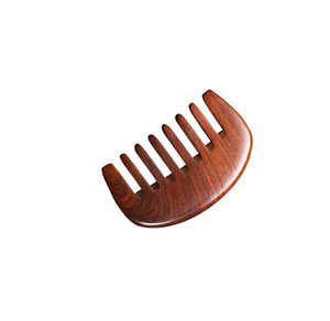 Peigne de poche en bois pour les poils du visage Peignes en bois de santal Peigne à moustache en bois d'acajou naturel pour et en vente - Product Image 1