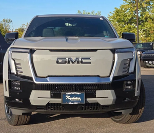 100 % Abordable, REMISE, UTILISÉ, 2025 G.M.C SIERRAA EV DENALI PICKUP À AUTONOMIE ÉTENDUE 4D 5 3/4 PI RS Disponible en Version Droite et Gauche - Product Image 1