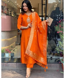 Classic Modern Muslim Abaya for Women in Saudi Arabia Style With Black Robes and Embroidered Party Wear Design - Product Image 1