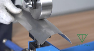 Roue anglaise professionnelle EWM01 de table, fabrication vietnamienne, 12 pouces (305 mm) de goulot pour acier doux de 1,5 mm, moteur - Product Image 4