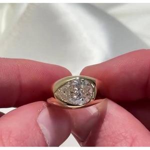 Anillo de Compromiso con Diamante de Laboratorio en Forma de Pera de 2.00ct, Certificado IGI D-E-F VVSVS, Moderno Solitario de Oro - Product Image 2