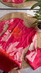 Beau costume de designer avec intérieur et Pent-Dupatta avec impression numérique et travail à la main - Product Image 5