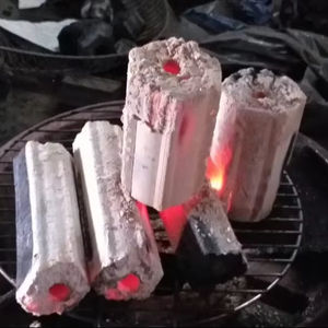 แท่งถ่านหกเหลี่ยมคุณภาพสูงจากไม้100% เหมาะสำหรับบาร์บีคิวโดยบริษัท biwood ในเวียดนามการเผาไหม้เป็นเวลานาน - Product Image 1