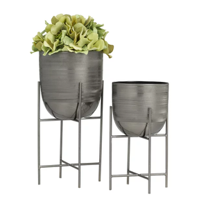 Macetas de metal con acabado personalizado JUEGO DE 2 piezas Maceta de metal de hierro hecha a mano con acabado negro para la decoración del hogar y el jardín - Product Image 5