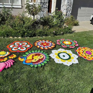 Tapis décoratif en laine Rangoli pour la décoration de la maison Diwali, Rangoli coloré, décoration de temple, décor de pièce maîtresse de pendaison de crémaillère - Product Image 1