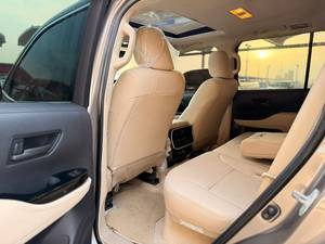 โตโยต้า แลนด์ ครุยเซอร์ จีเอ็กซ์อาร์ 300 (LC300) ปี 2022 รถ SUV ระดับหรู 7 ที่นั่ง เกียร์อัตโนมัติ มือสอง |   พร้อมส่งออก - Product Image 5