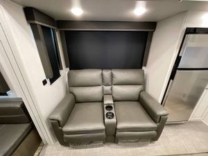 Usado 2023 Keystone Cougar 24R-D-S - Product Image 5