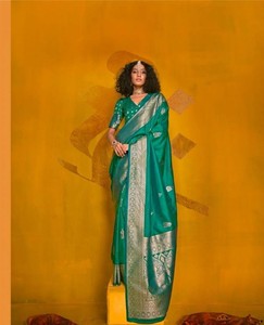 Sarees en soie exquis pour femmes Collection exclusive de designs uniques élégants et vibrants pour une tenue décontractée de fête - Product Image 6