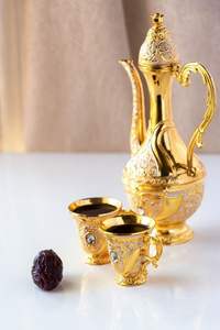 Cafetera de latón hecha a mano con patrones de pico largo, perfecta para casas de estilo de Oriente Medio e interiores clásicos - Product Image 4