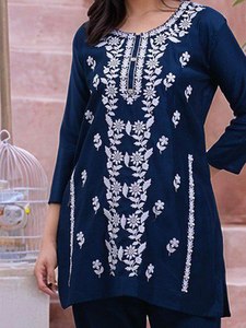 Conjunto de Kurti y Pantalón de Estilo Indo-Occidental para Uso Diario, Tela de Rayón Puro, Corto, Moderno y Elegante para Mujeres o Niñas - Product Image 2